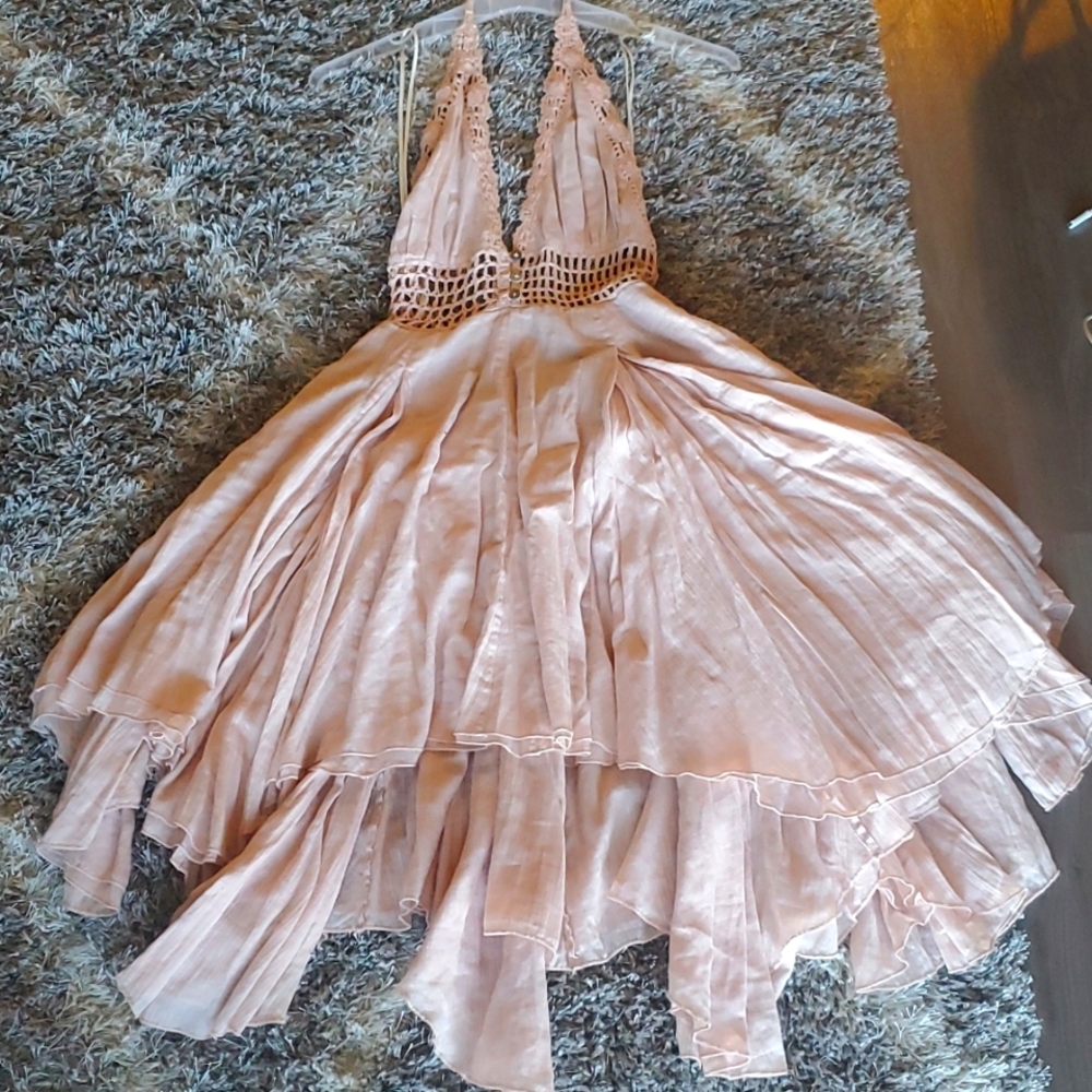 Free People Halter Mini dress. Size Medium. Light Pink. Low Back.